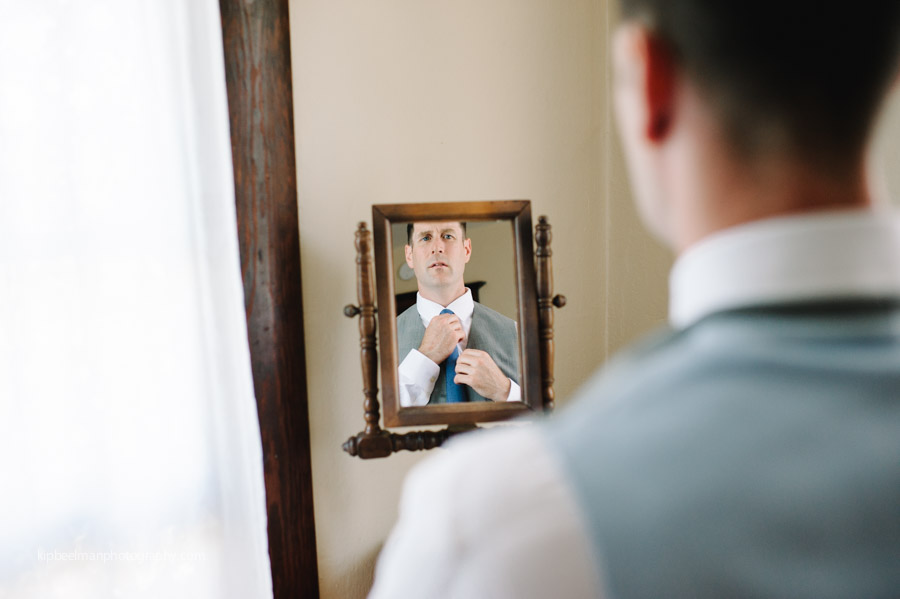 Groom straightening tie